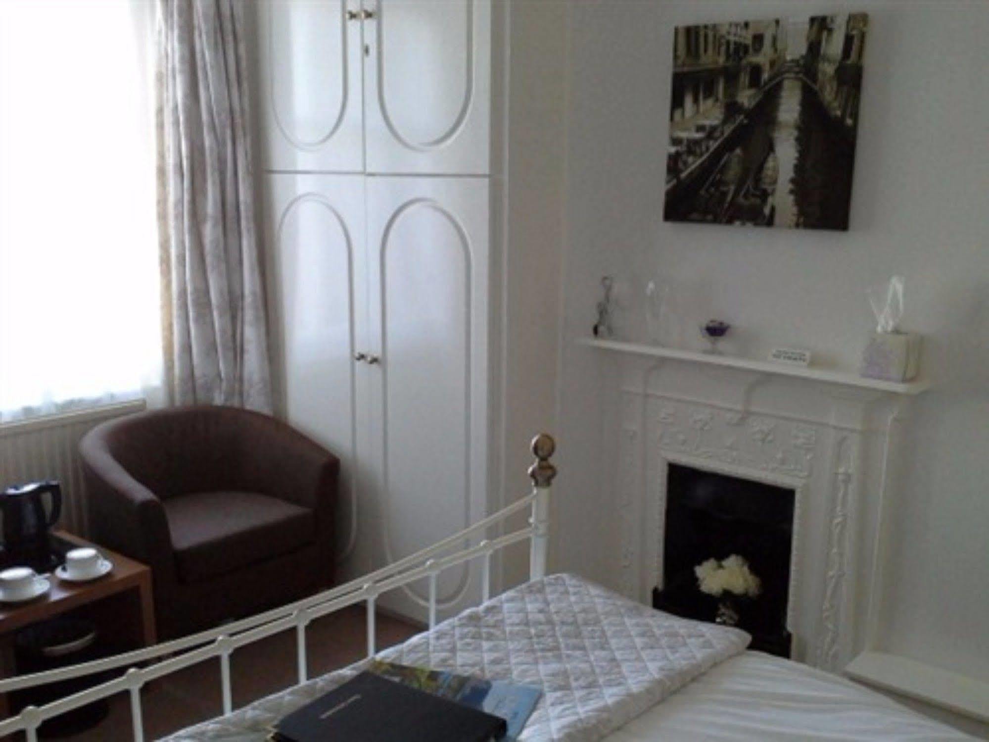 Guest house Ellerbrook House